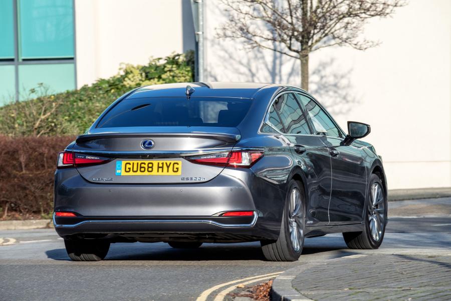  Lexus ES300h 2019 года  (UK) (фото 4 из 30)